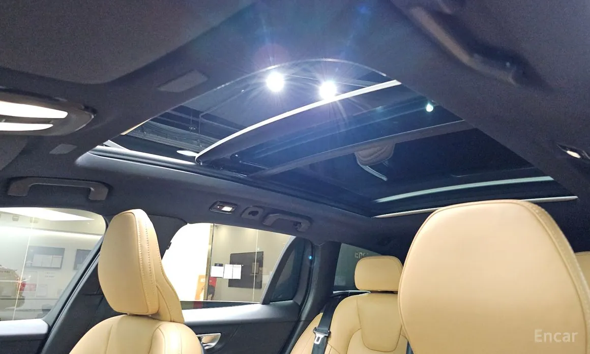 Фото 19 - Volvo V60