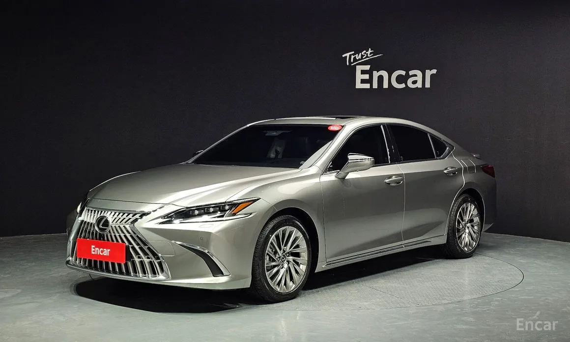 Фото 1 - Lexus ES