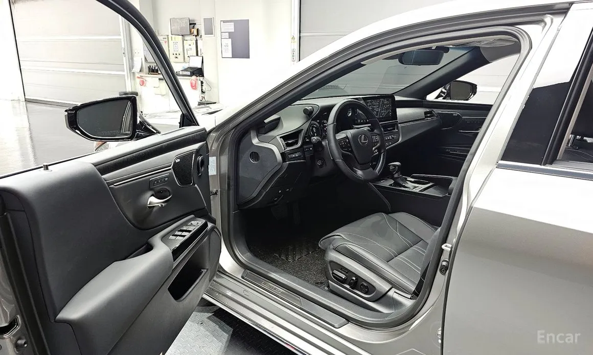 Фото 10 - Lexus ES