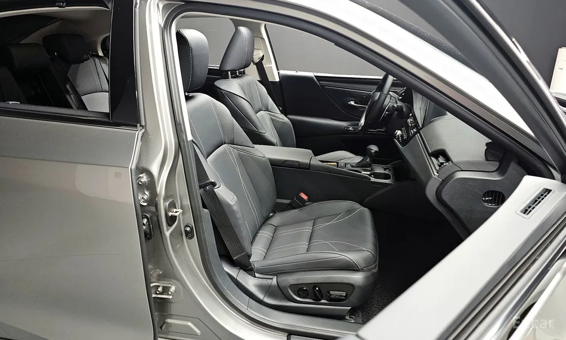 Фото 12 - Lexus ES