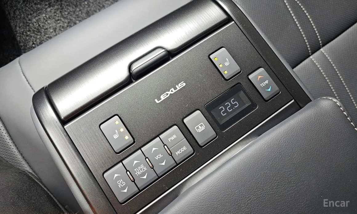 Фото 17 - Lexus ES