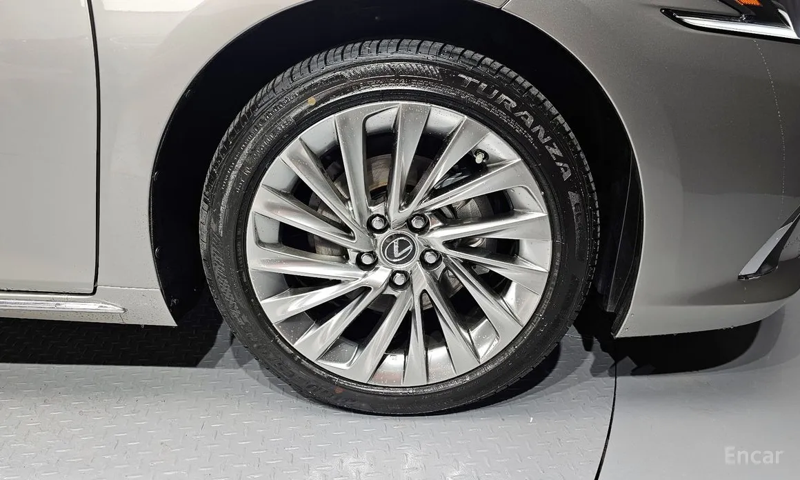 Фото 5 - Lexus ES