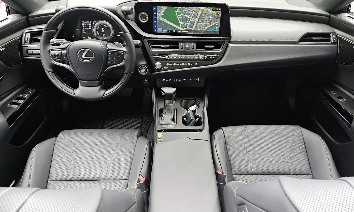 Фото 7 - Lexus ES