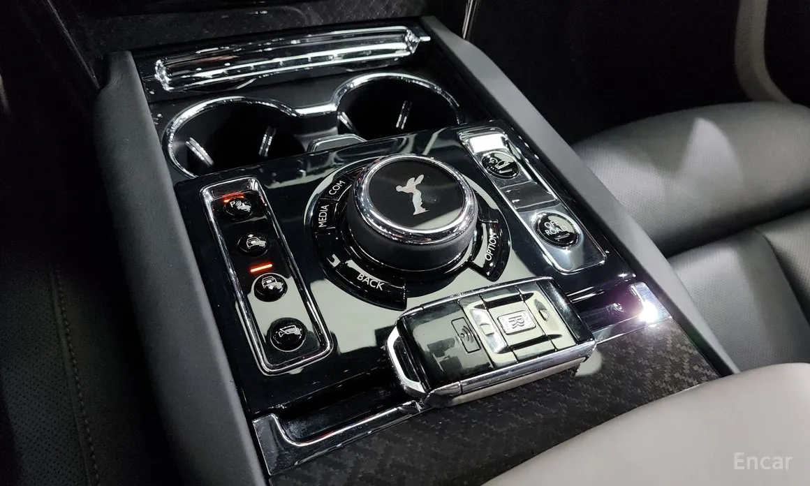 Фото 9 - Rolls-Royce Cullinan