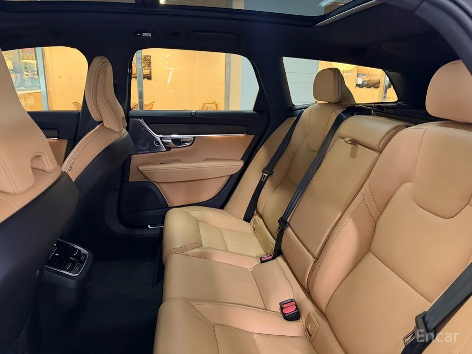 Фото 11 - Volvo V90