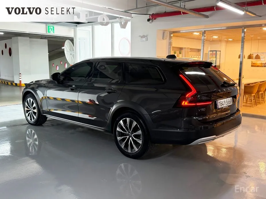 Фото 2 - Volvo V90