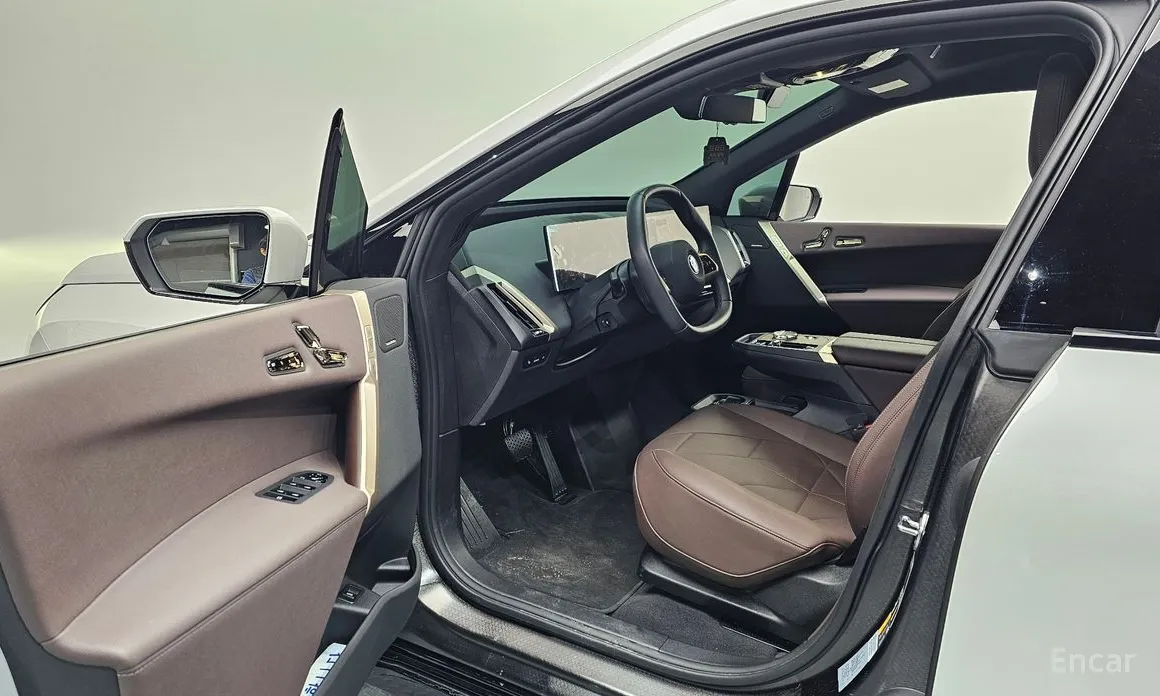 Фото 10 - BMW iX