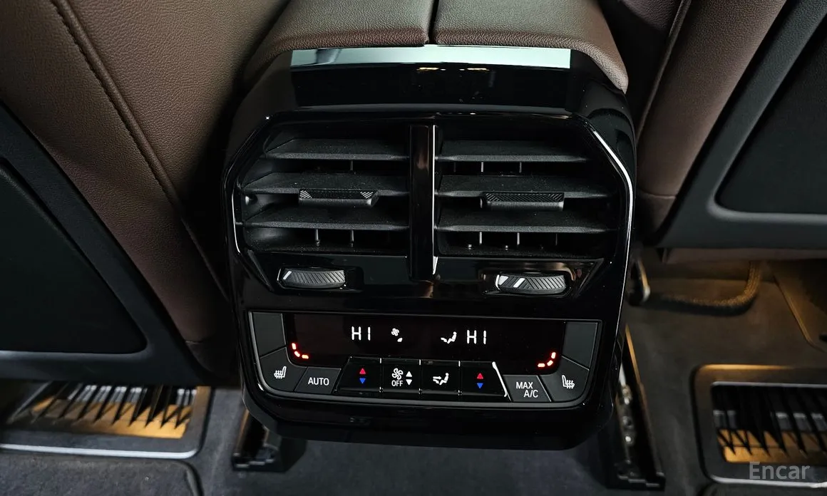 Фото 18 - BMW iX