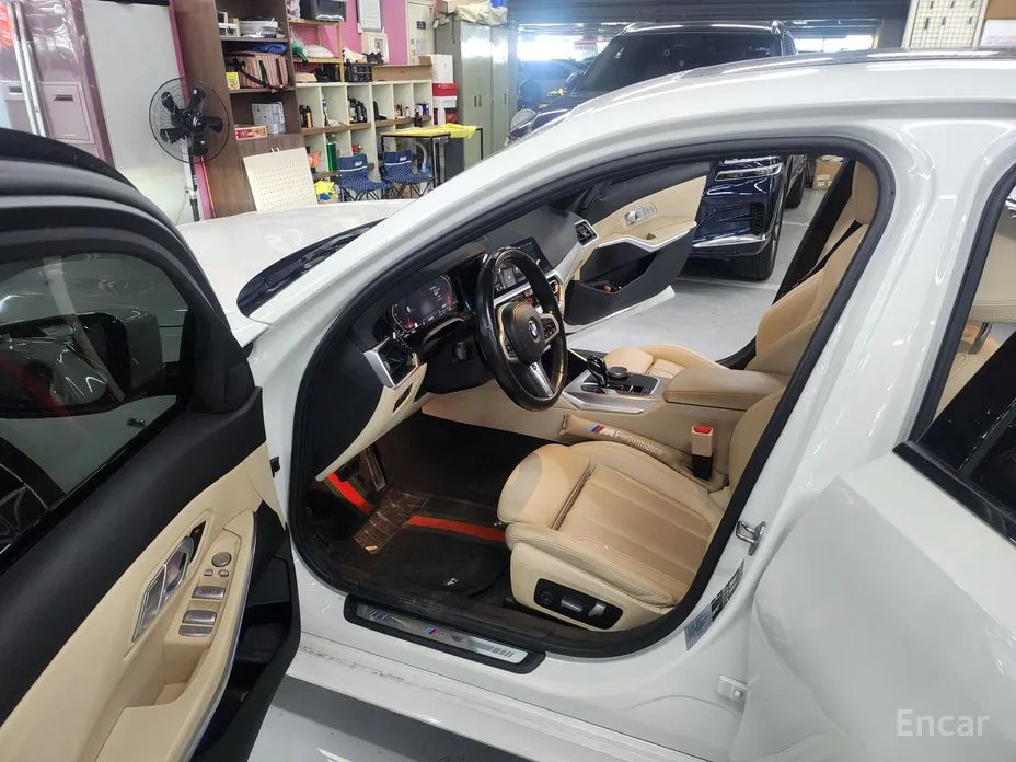 Photo 10 - BMW 3 Series