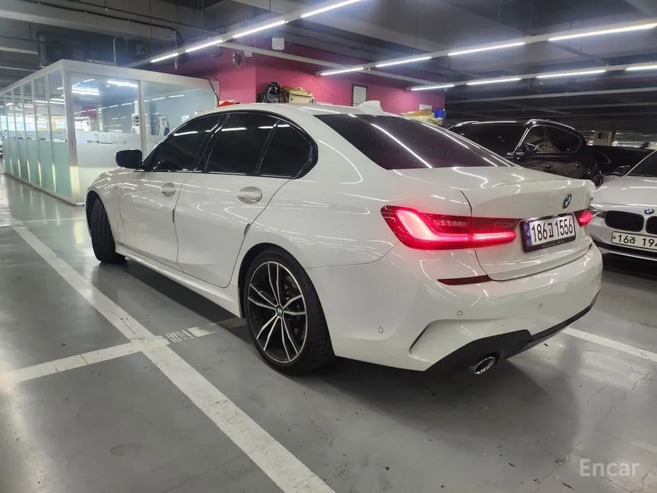 Photo 2 - BMW 3 Series