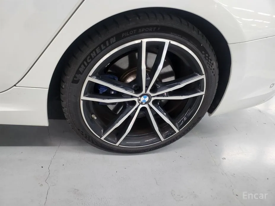 Photo 4 - BMW 3 Series