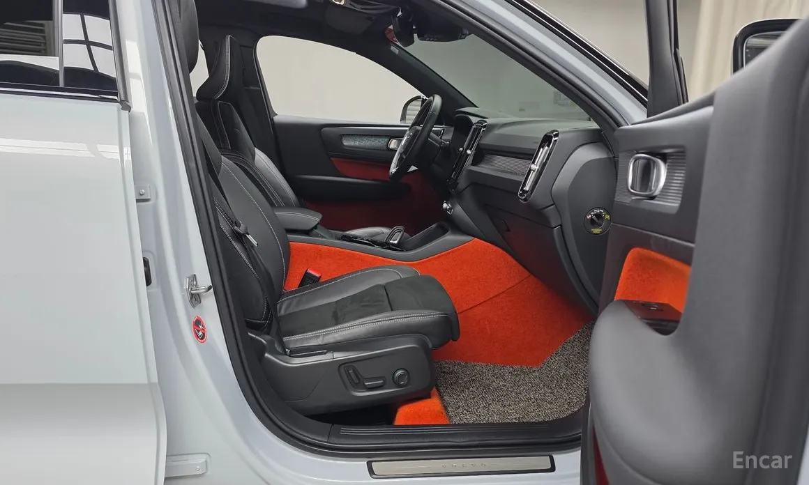 Фото 11 - Volvo XC40