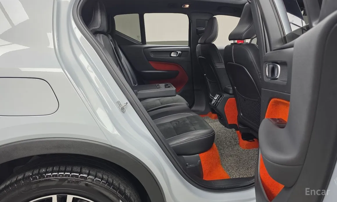 Фото 12 - Volvo XC40