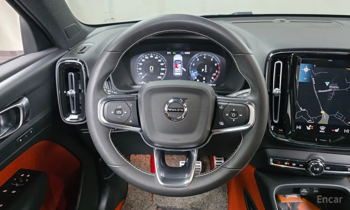 Фото 13 - Volvo XC40