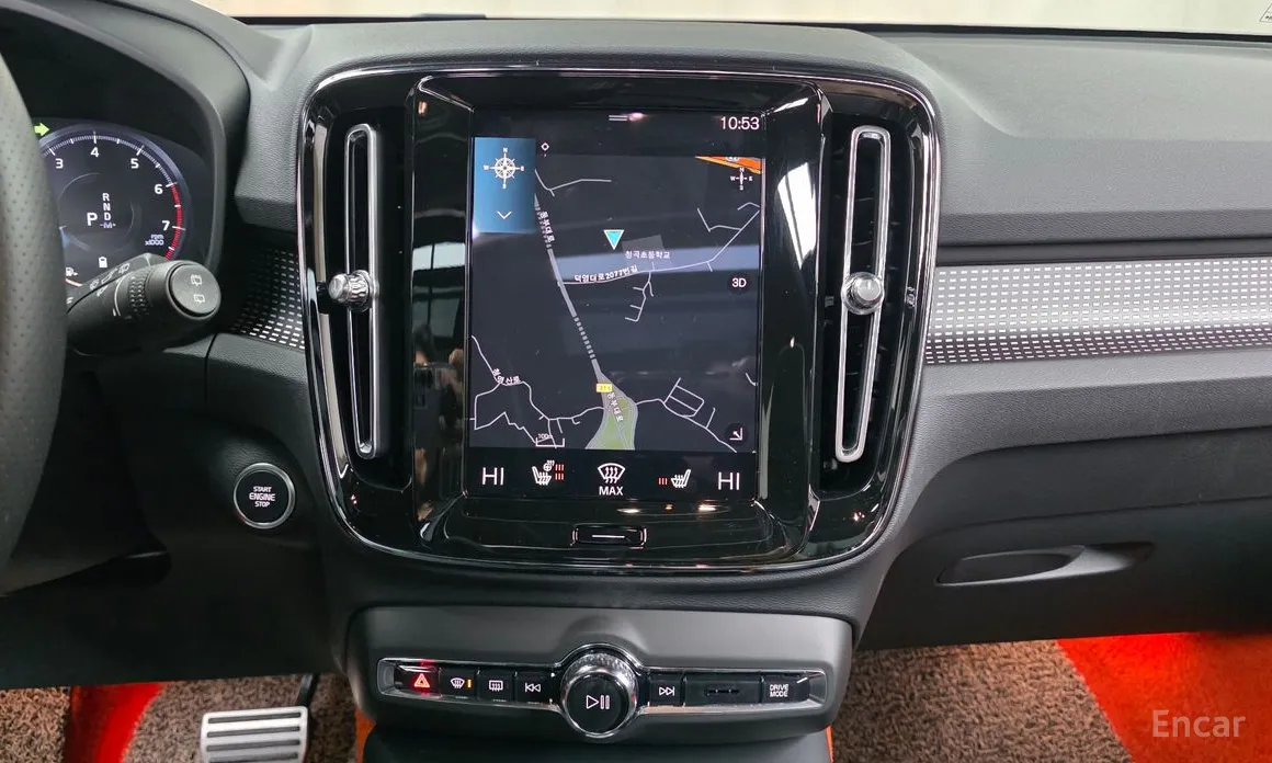 Фото 14 - Volvo XC40