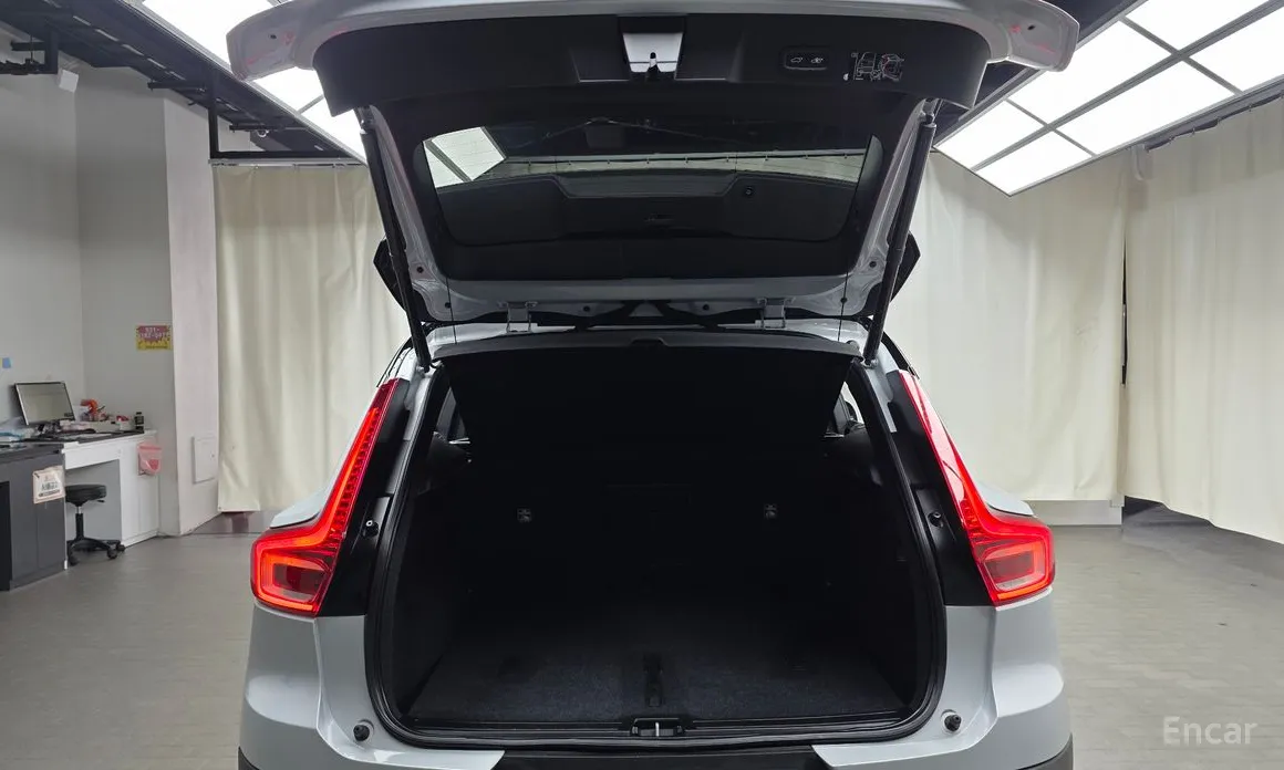 Фото 20 - Volvo XC40