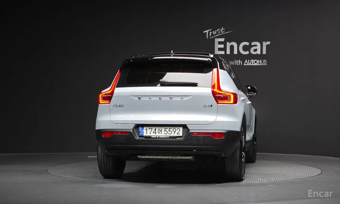 Фото 4 - Volvo XC40