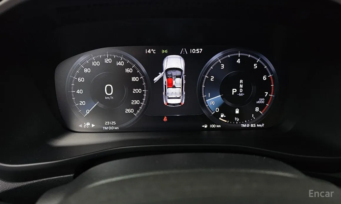 Фото 8 - Volvo XC40