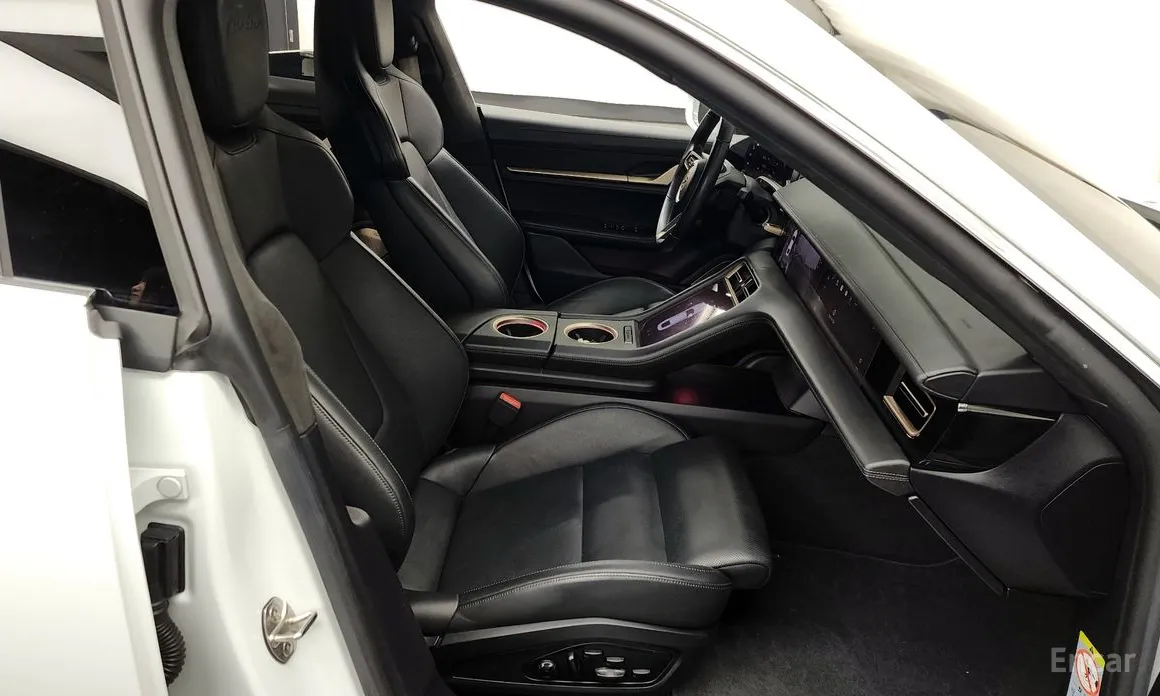 Фото 11 - Porsche Taycan