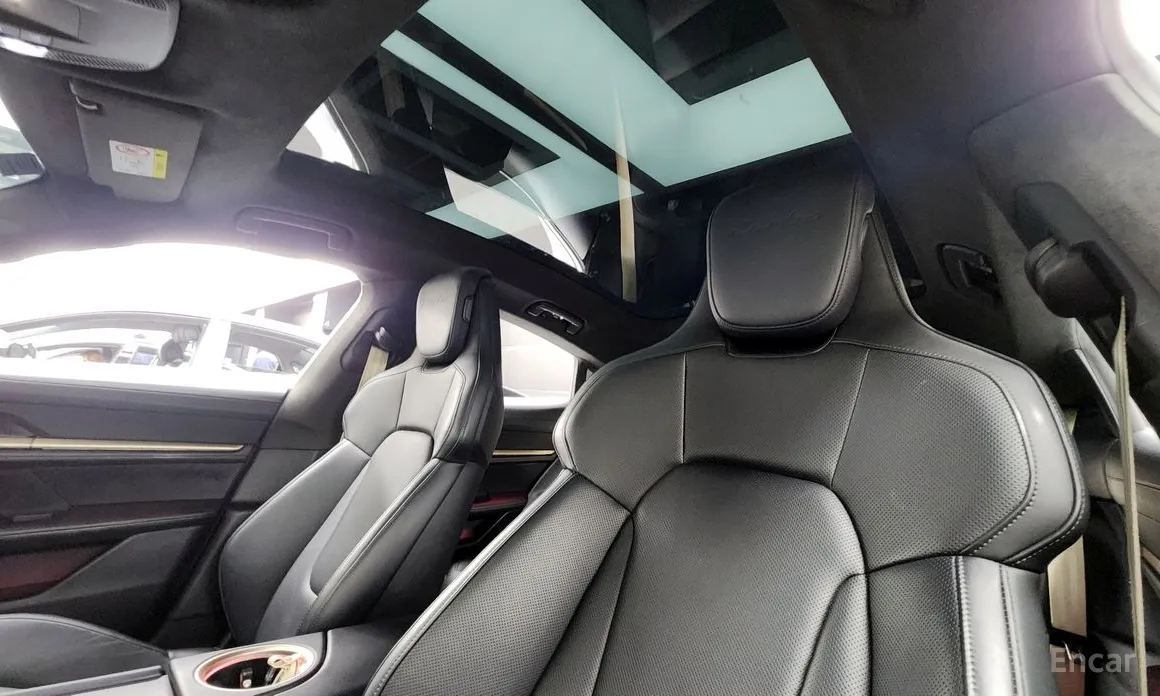 Фото 19 - Porsche Taycan