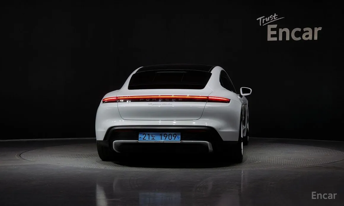 Фото 4 - Porsche Taycan