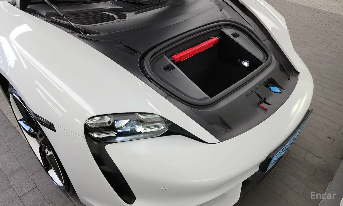 Фото 6 - Porsche Taycan