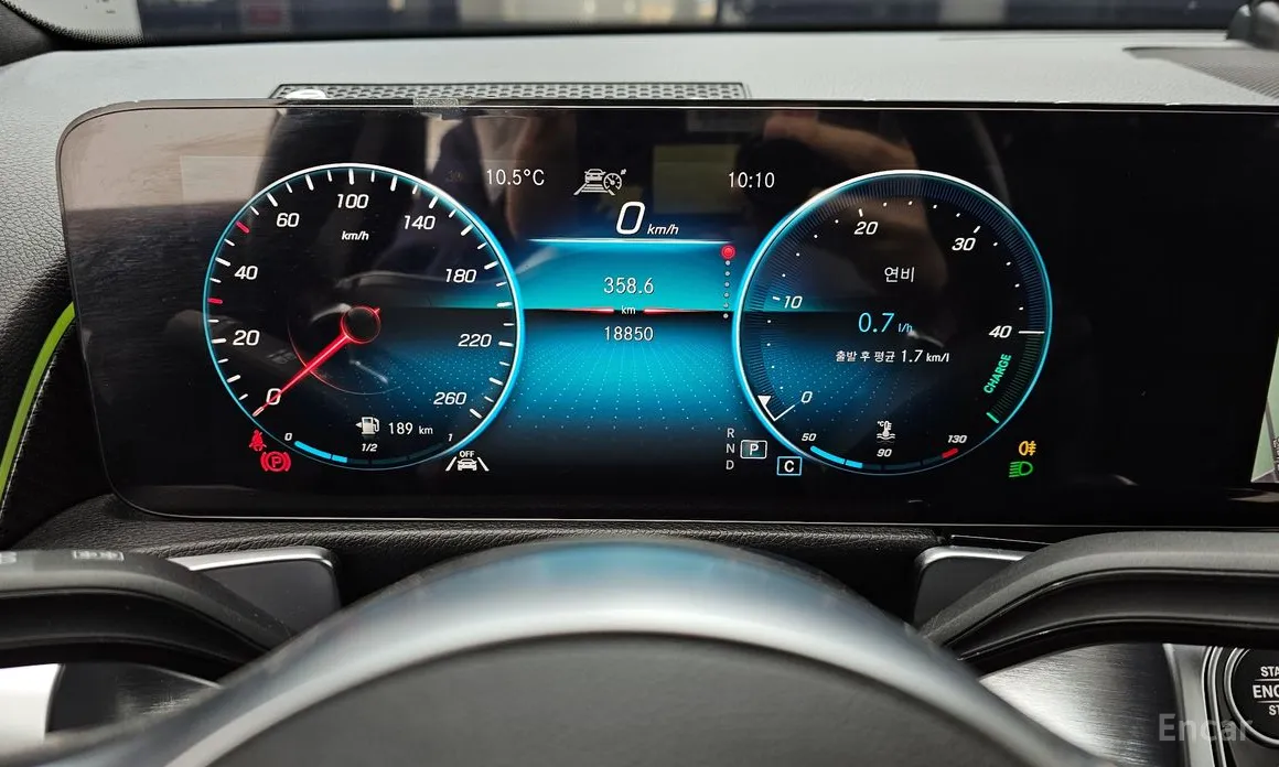 Фото 8 - Mercedes-Benz GLB-Class