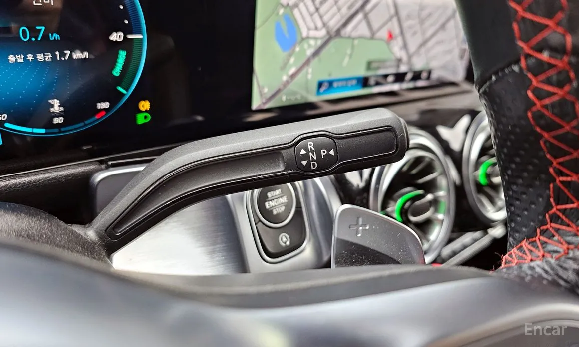 Фото 9 - Mercedes-Benz GLB-Class