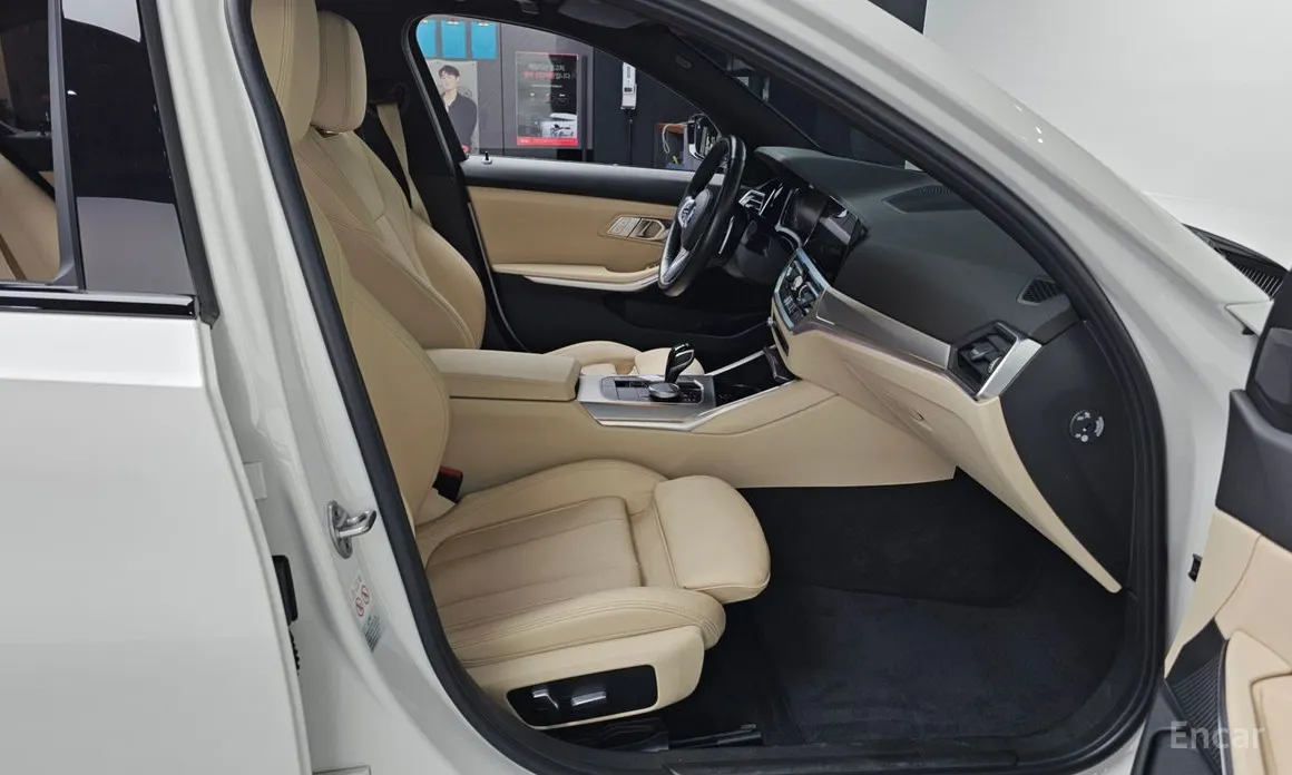 Photo 11 - BMW 3 Series