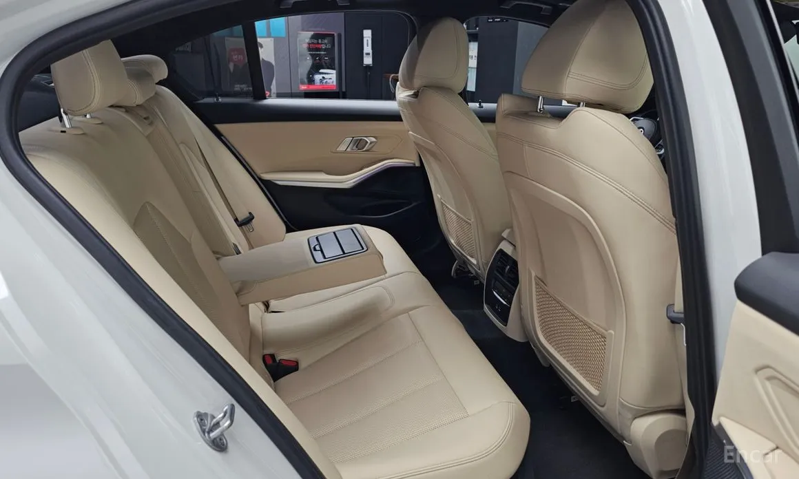 Photo 12 - BMW 3 Series