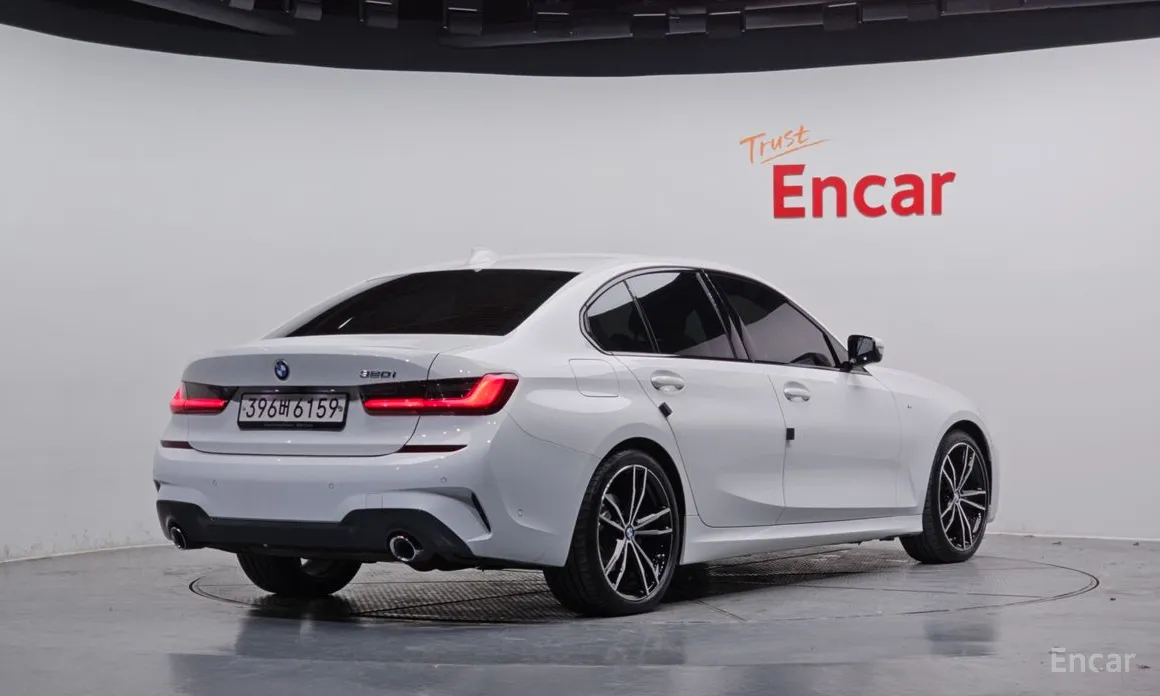 Photo 2 - BMW 3 Series