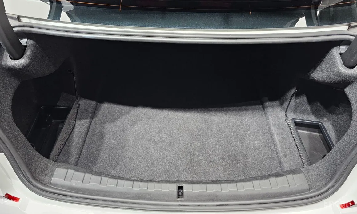 Photo 20 - BMW 3 Series