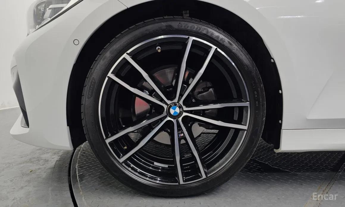 Photo 5 - BMW 3 Series