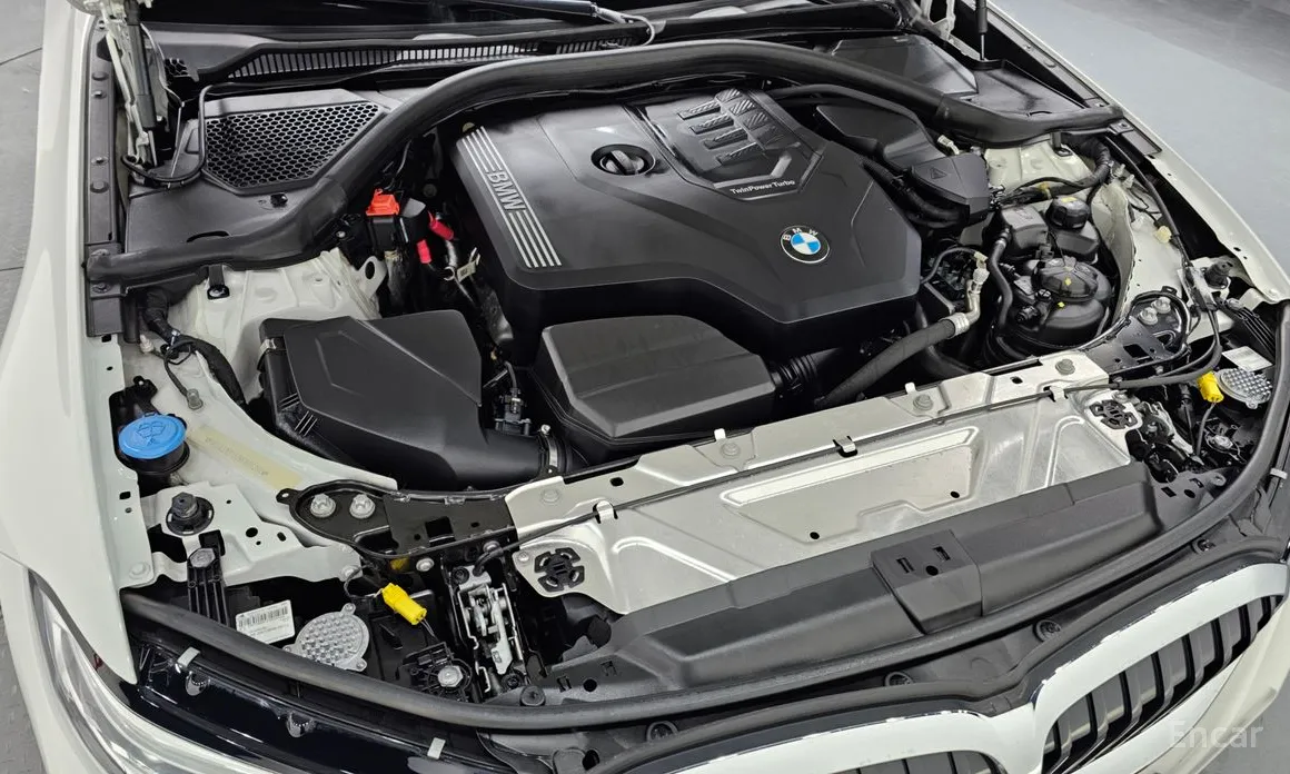 Photo 6 - BMW 3 Series