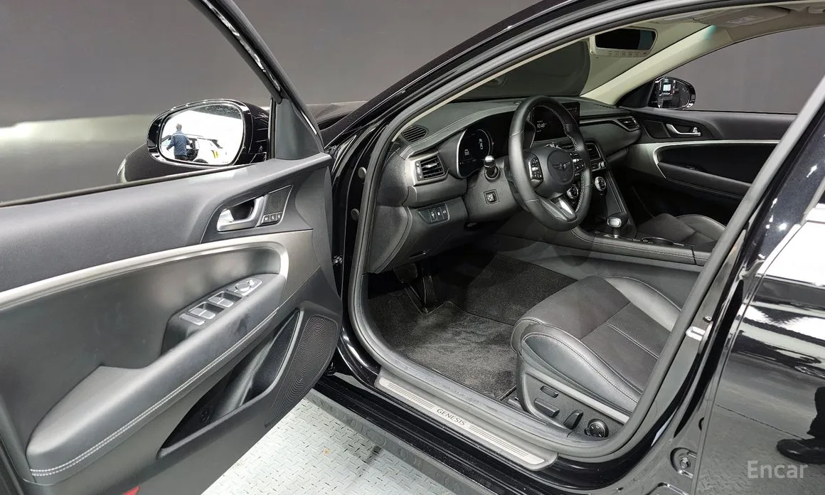 Photo 10 - Genesis G70
