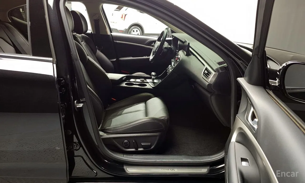 Photo 11 - Genesis G70