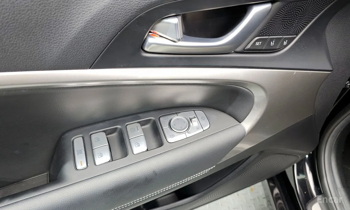 Photo 18 - Genesis G70
