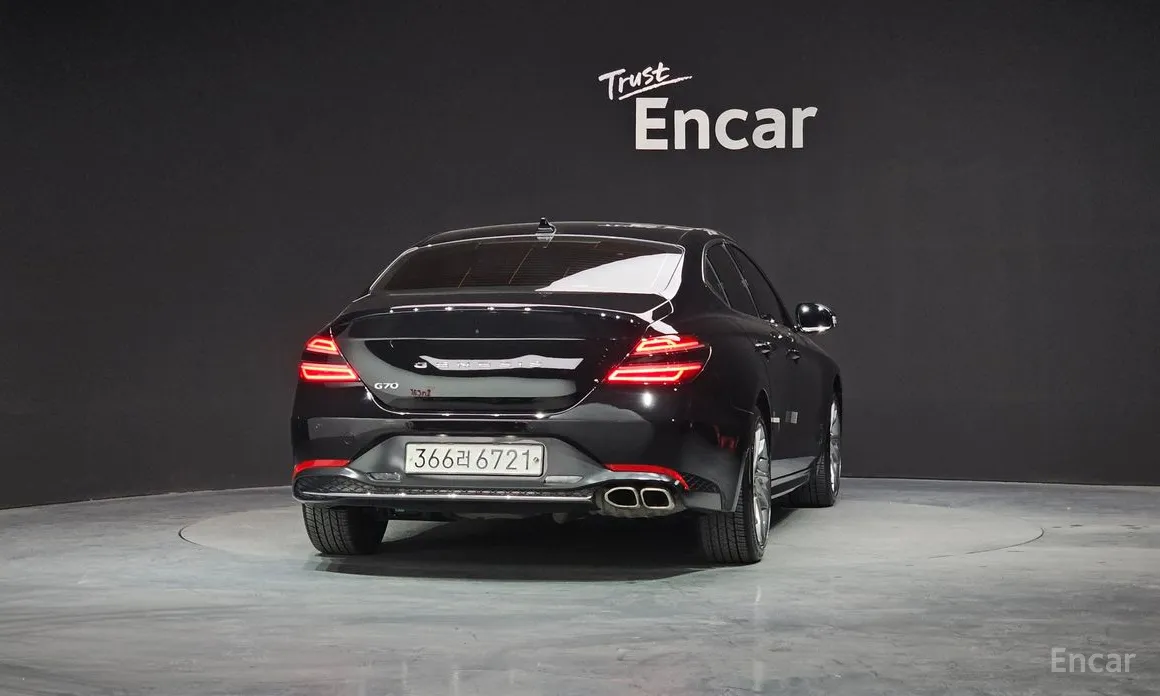 Photo 4 - Genesis G70