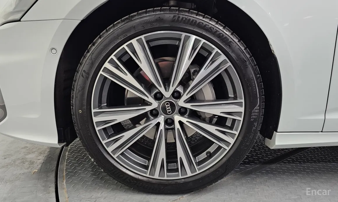 Фото 5 - Audi A6