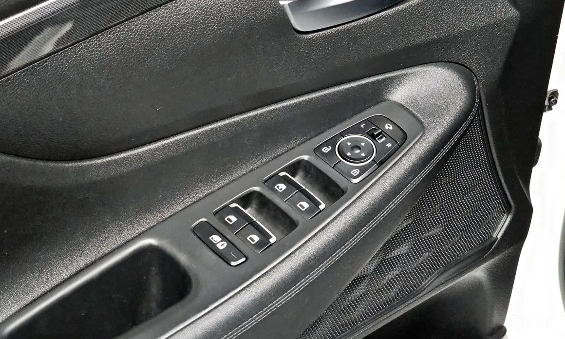 Фото 18 - Hyundai Santa Fe