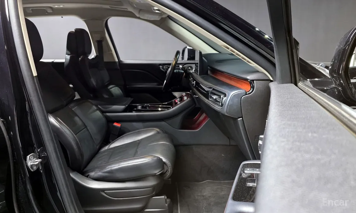 Фото 11 - Lincoln Aviator