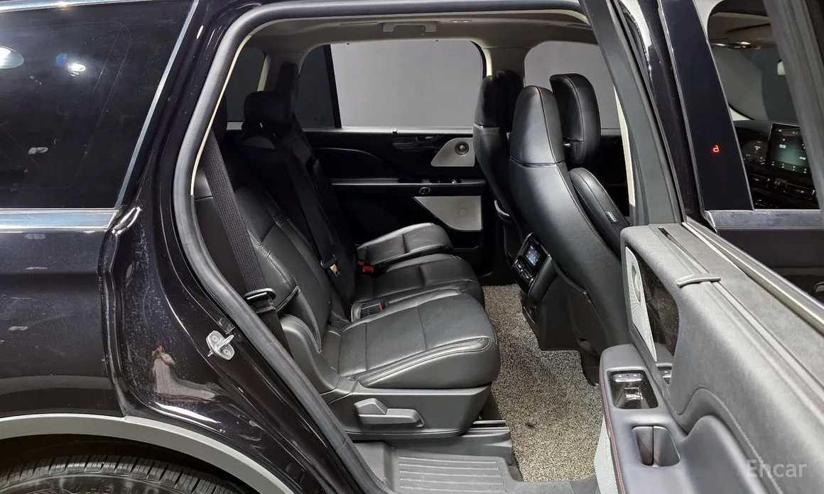 Фото 12 - Lincoln Aviator