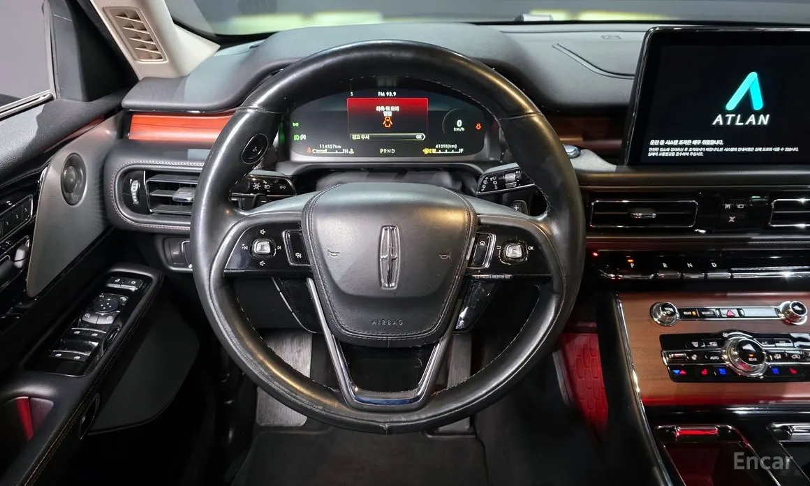 Фото 13 - Lincoln Aviator