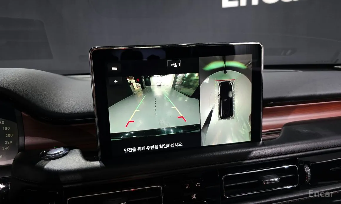 Фото 15 - Lincoln Aviator