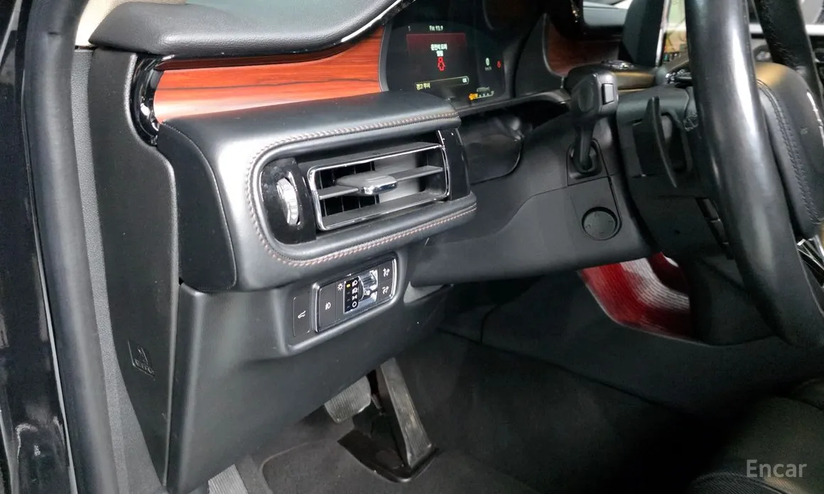 Фото 17 - Lincoln Aviator