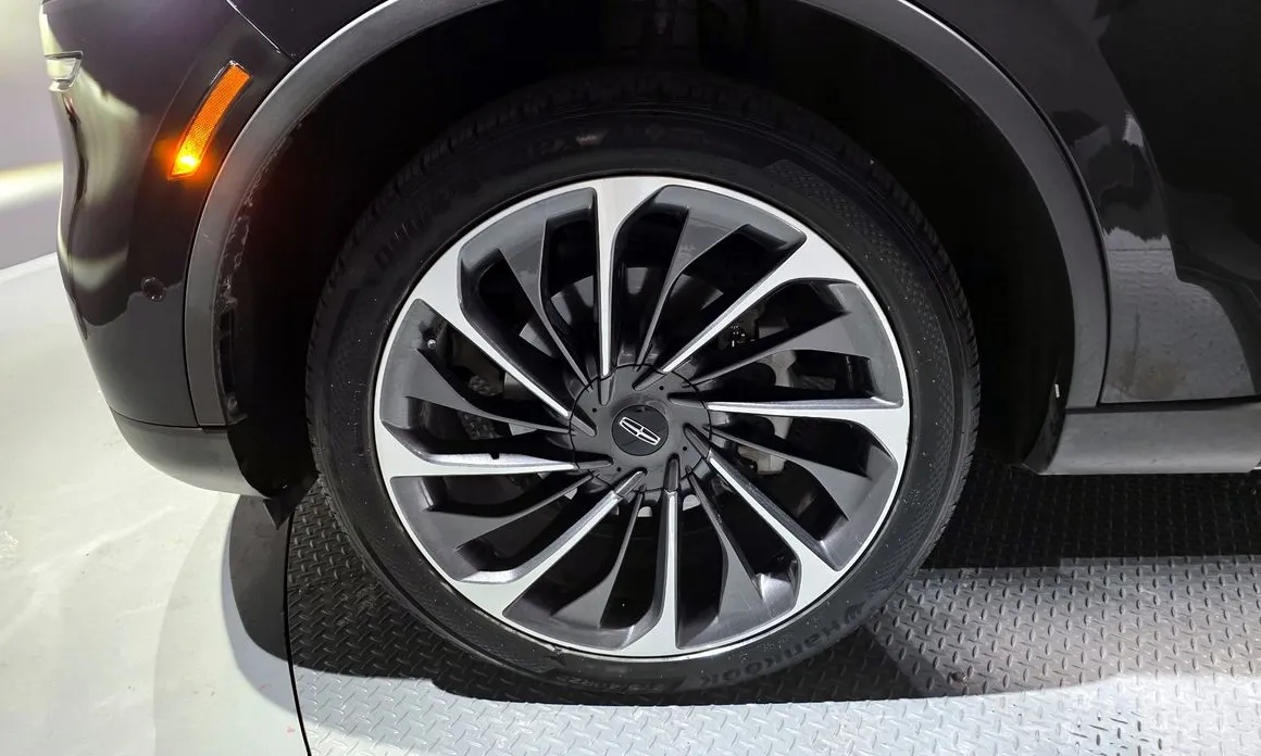 Фото 5 - Lincoln Aviator