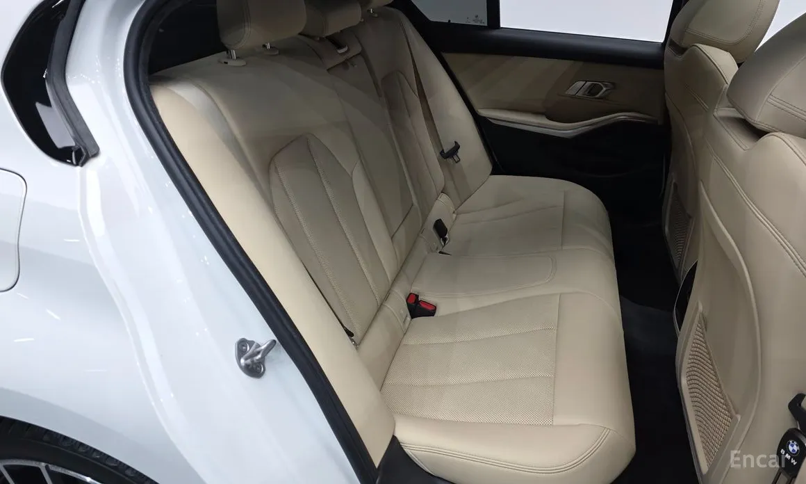 Photo 11 - BMW 3 Series