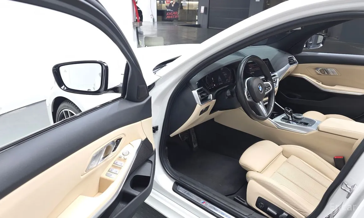 Photo 12 - BMW 3 Series