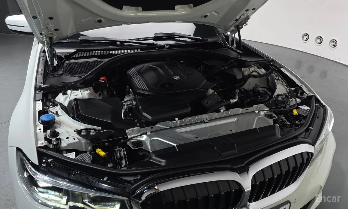 Photo 6 - BMW 3 Series