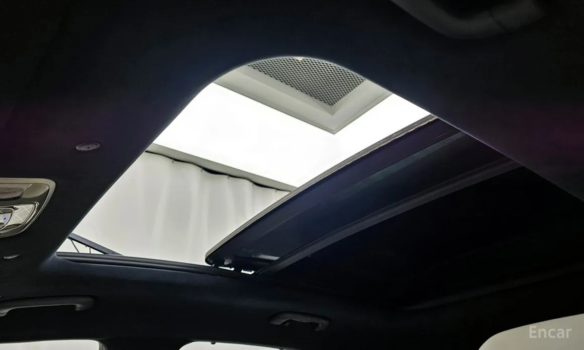 Фото 19 - Genesis GV70